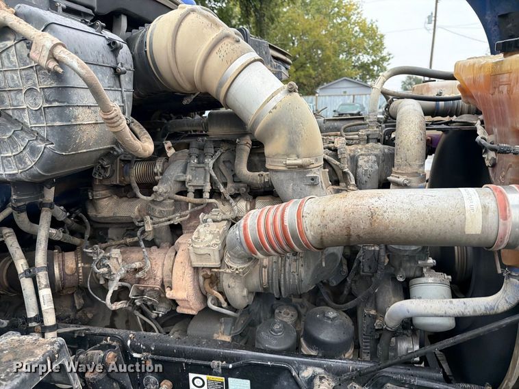 image for item EI7820 2019 Kenworth T680 semi truck