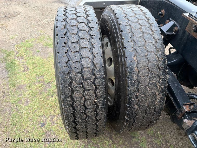 image for item EI7820 2019 Kenworth T680 semi truck