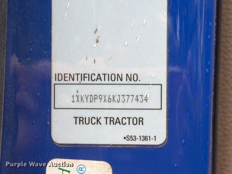 image for item EI7820 2019 Kenworth T680 semi truck