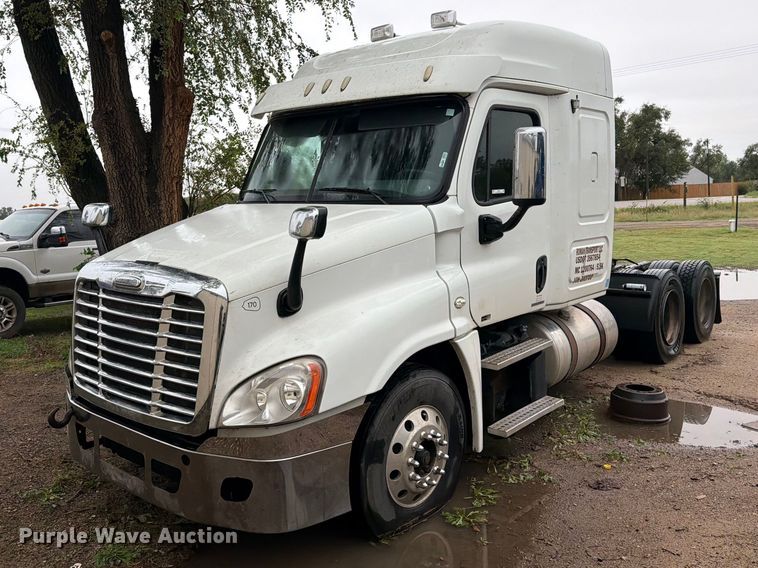 image for item EI7821 2012 Freightliner Cascadia 125 semi truck