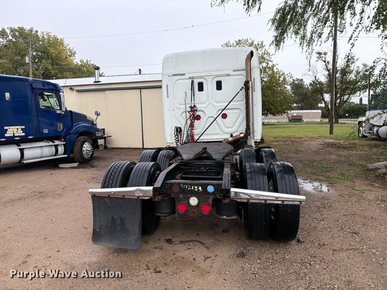 image for item EI7821 2012 Freightliner Cascadia 125 semi truck