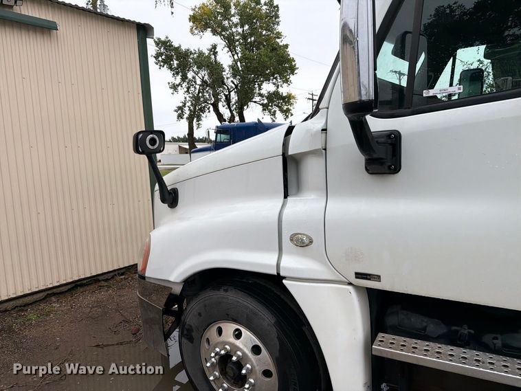 image for item EI7821 2012 Freightliner Cascadia 125 semi truck
