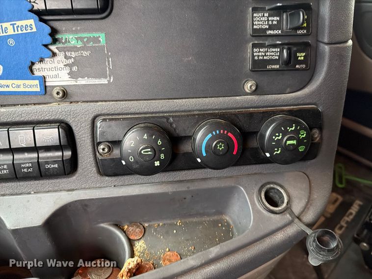 image for item EI7821 2012 Freightliner Cascadia 125 semi truck