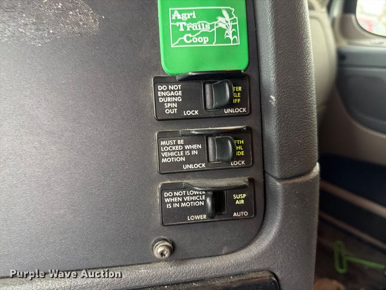 image for item EI7821 2012 Freightliner Cascadia 125 semi truck