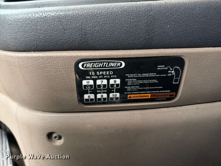 image for item EI7821 2012 Freightliner Cascadia 125 semi truck