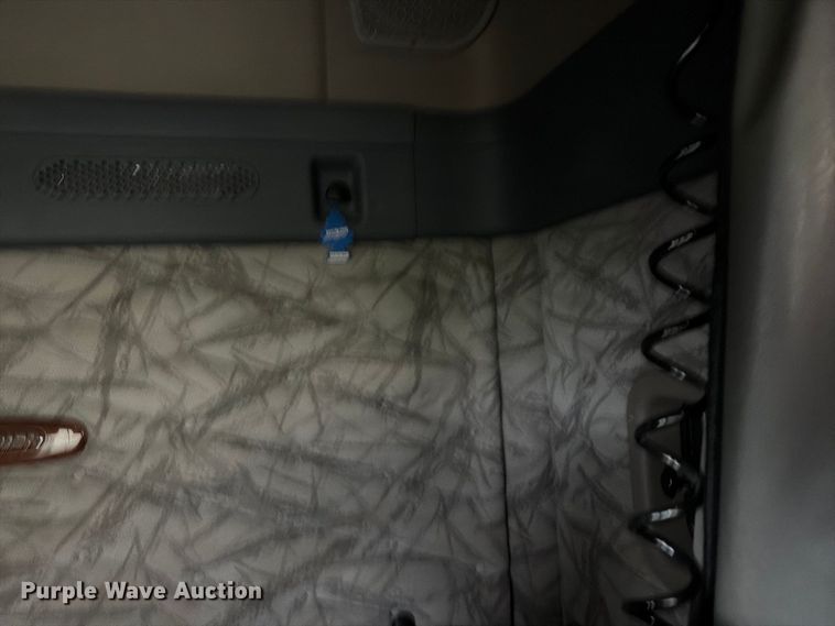 image for item EI7821 2012 Freightliner Cascadia 125 semi truck
