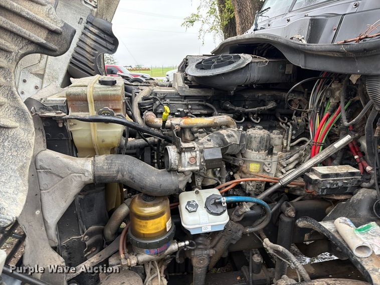 image for item EI7821 2012 Freightliner Cascadia 125 semi truck