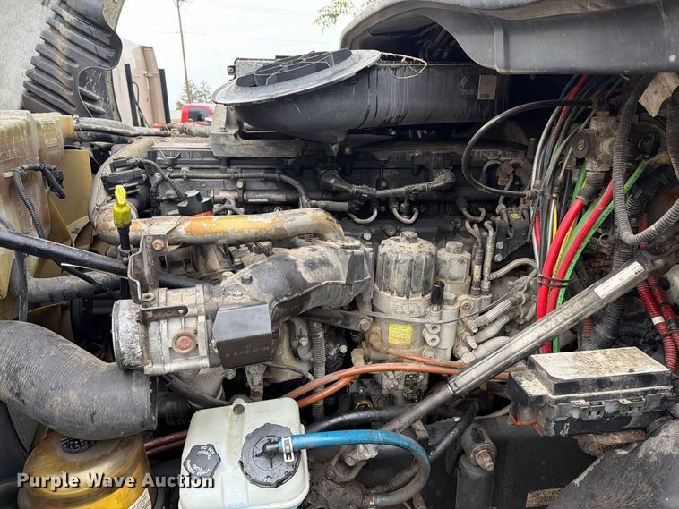 image for item EI7821 2012 Freightliner Cascadia 125 semi truck
