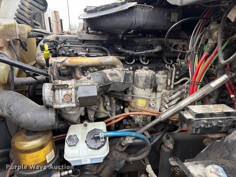 image for item EI7821 2012 Freightliner Cascadia 125 semi truck