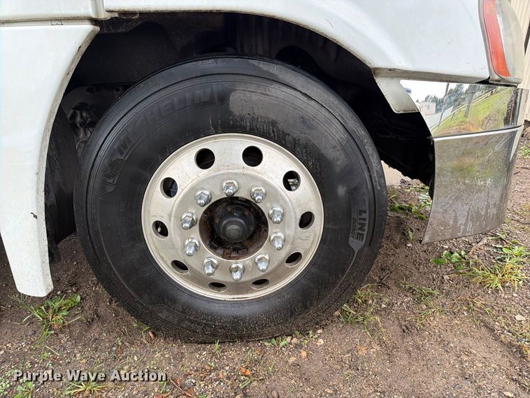 image for item EI7821 2012 Freightliner Cascadia 125 semi truck