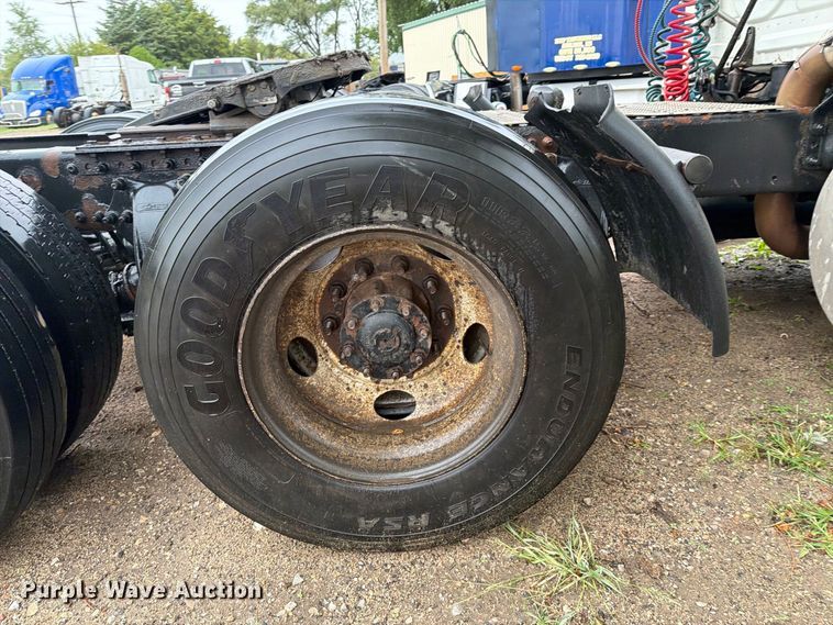 image for item EI7821 2012 Freightliner Cascadia 125 semi truck