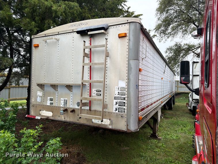 image for item EI7822 1997 Wilson grain trailer