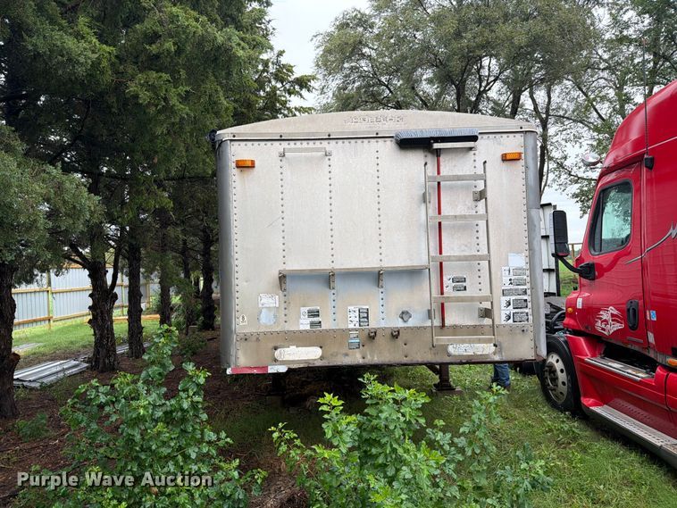 image for item EI7822 1997 Wilson grain trailer