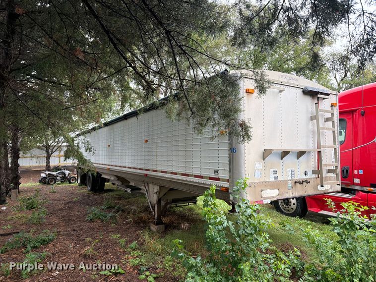 image for item EI7822 1997 Wilson grain trailer