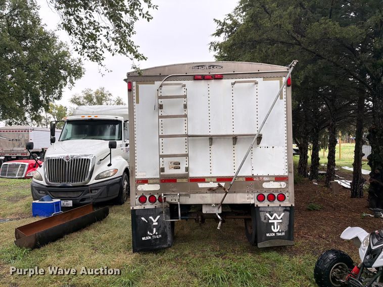 image for item EI7822 1997 Wilson grain trailer