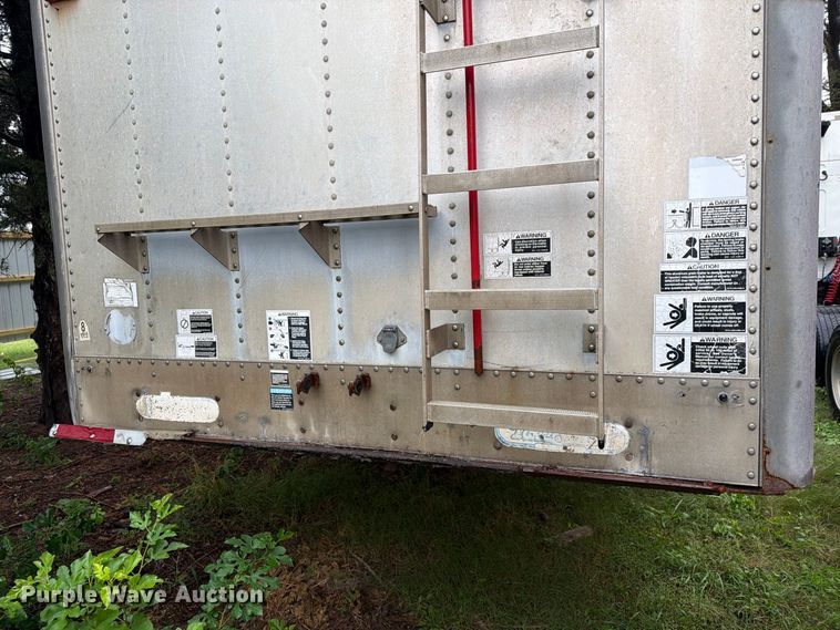 image for item EI7822 1997 Wilson grain trailer