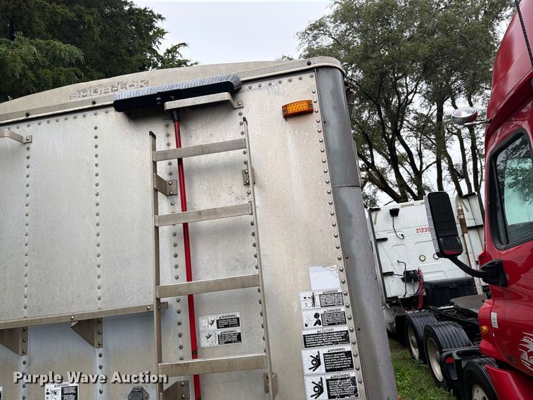 image for item EI7822 1997 Wilson grain trailer