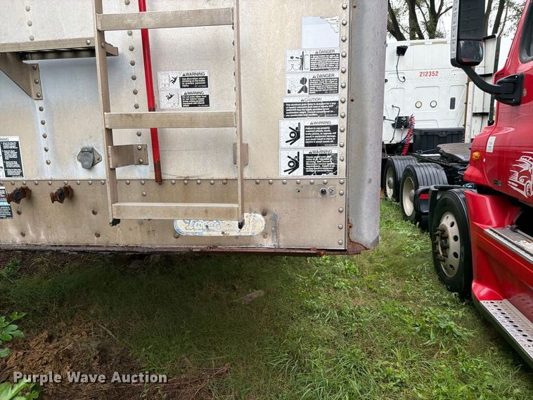 image for item EI7822 1997 Wilson grain trailer