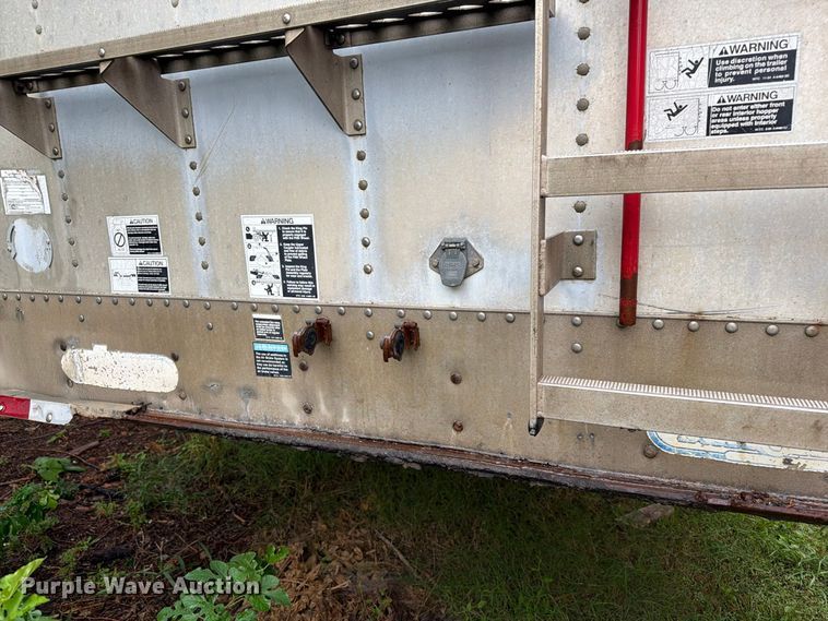 image for item EI7822 1997 Wilson grain trailer