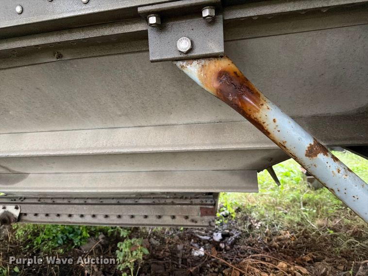 image for item EI7822 1997 Wilson grain trailer