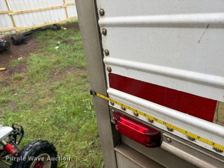image for item EI7822 1997 Wilson grain trailer