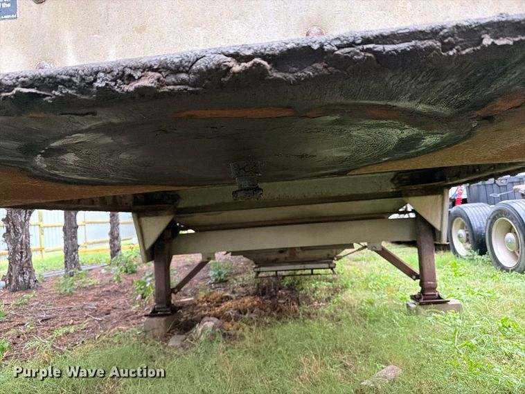 image for item EI7822 1997 Wilson grain trailer