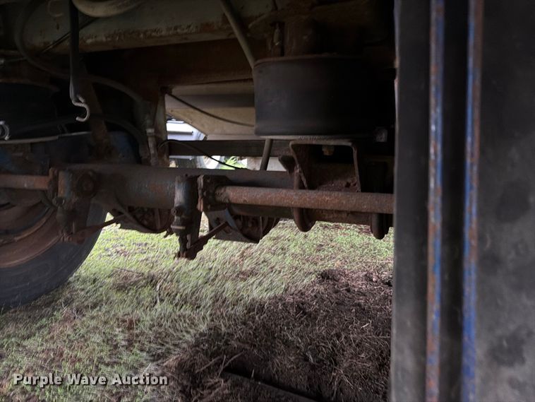 image for item EI7822 1997 Wilson grain trailer