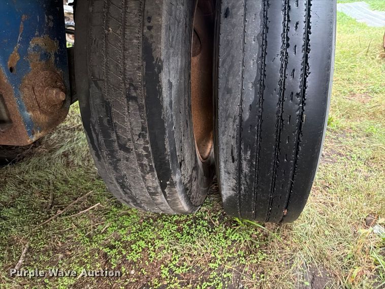 image for item EI7822 1997 Wilson grain trailer