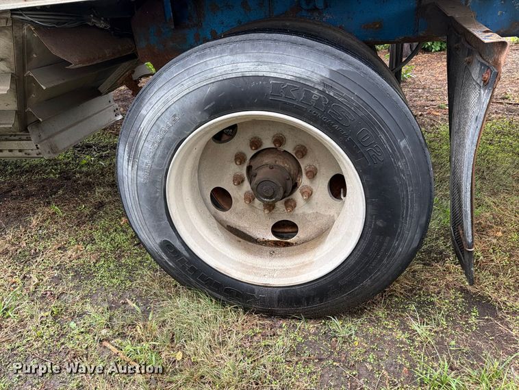 image for item EI7822 1997 Wilson grain trailer