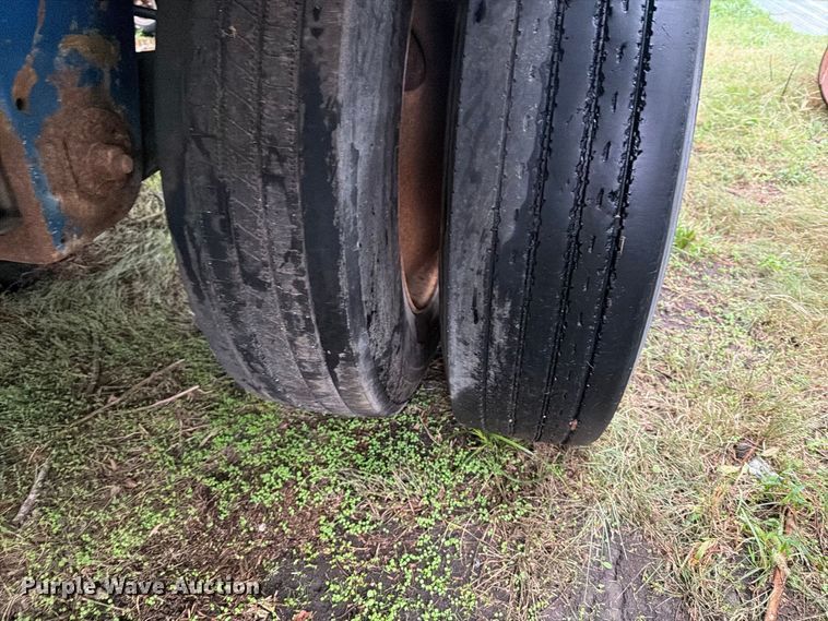 image for item EI7822 1997 Wilson grain trailer