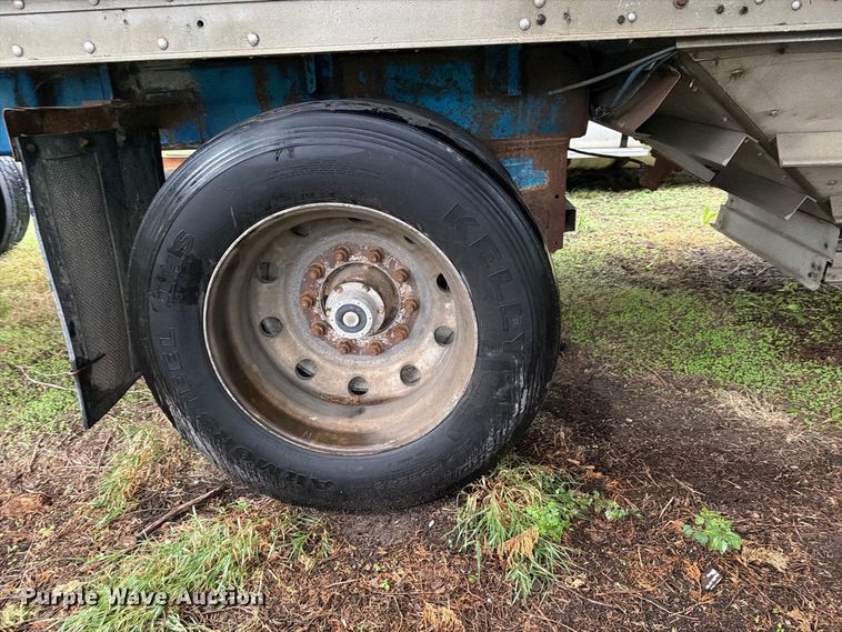 image for item EI7822 1997 Wilson grain trailer