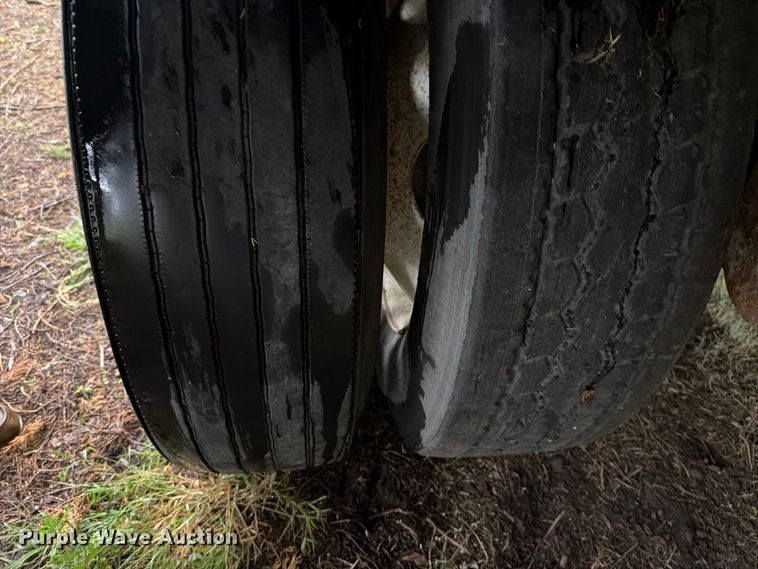 image for item EI7822 1997 Wilson grain trailer