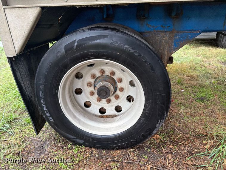 image for item EI7822 1997 Wilson grain trailer