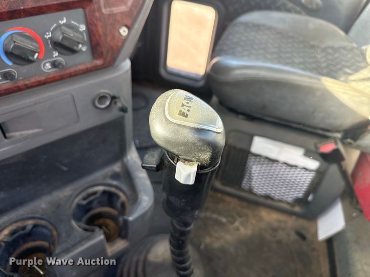 image for item EN3979 2015 Mack CHU613  semi truck