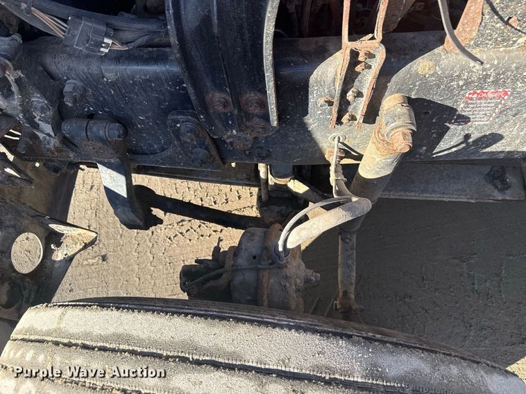 image for item EN3979 2015 Mack CHU613  semi truck