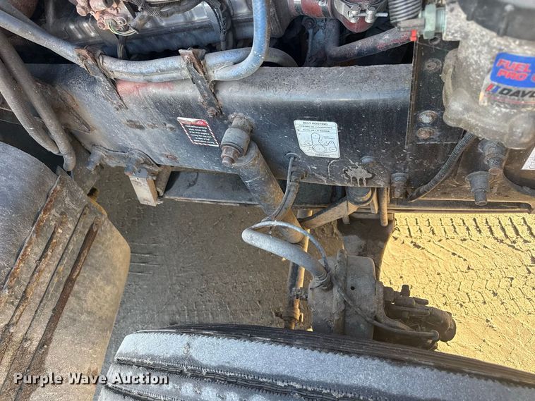 image for item EN3979 2015 Mack CHU613  semi truck