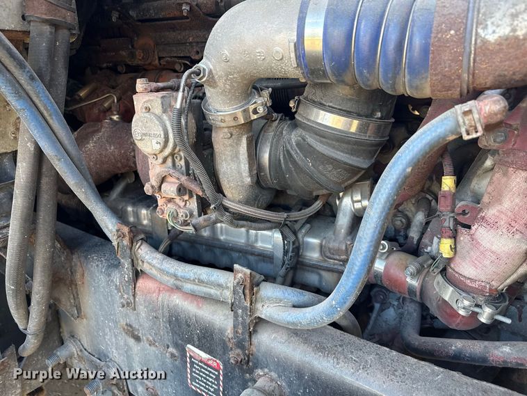image for item EN3979 2015 Mack CHU613  semi truck