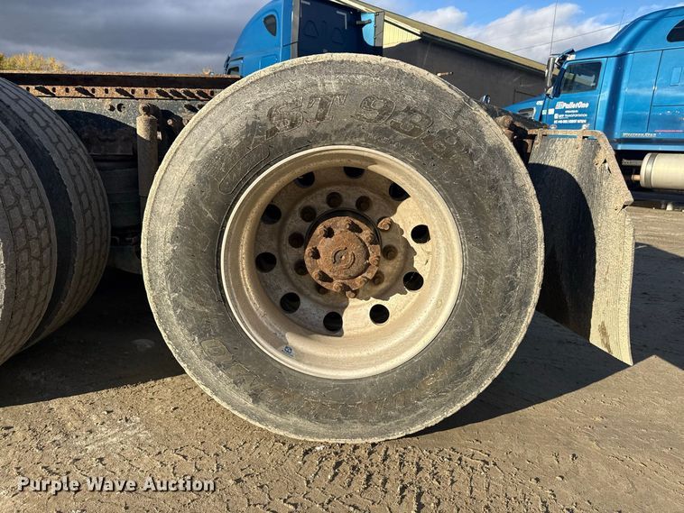 image for item EN3979 2015 Mack CHU613  semi truck