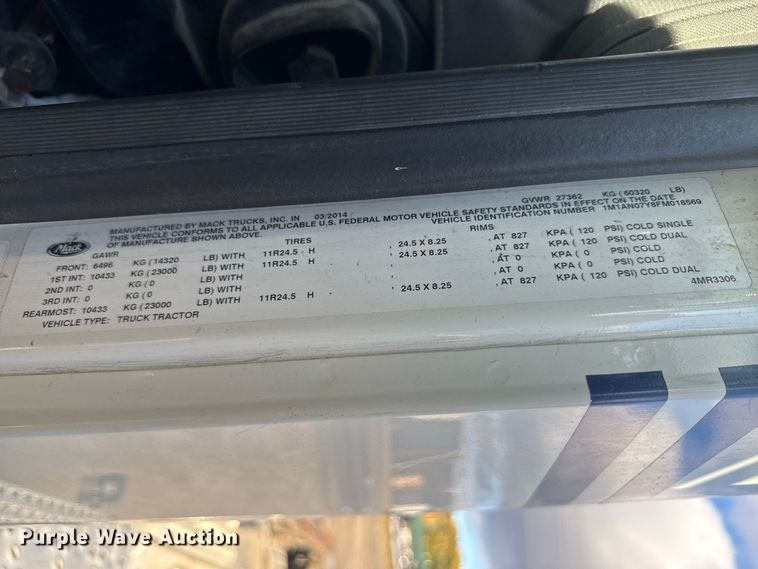 image for item EN3979 2015 Mack CHU613  semi truck