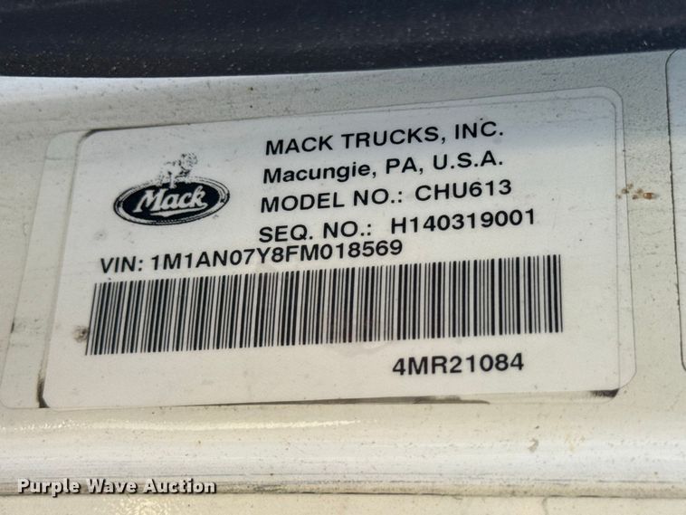 image for item EN3979 2015 Mack CHU613  semi truck