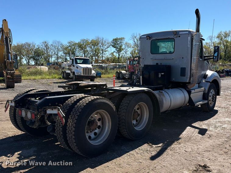 image for item EO8793 2019 Kenworth T880 semi truck
