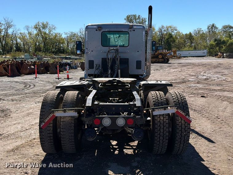 image for item EO8793 2019 Kenworth T880 semi truck