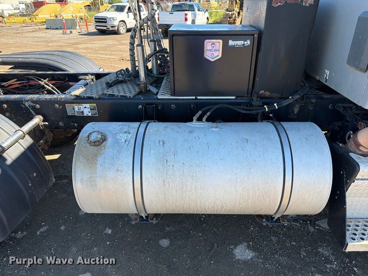 image for item EO8793 2019 Kenworth T880 semi truck