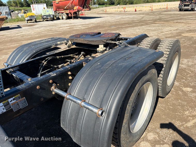 image for item EO8793 2019 Kenworth T880 semi truck