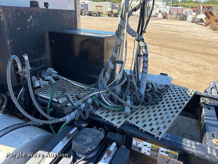 image for item EO8793 2019 Kenworth T880 semi truck