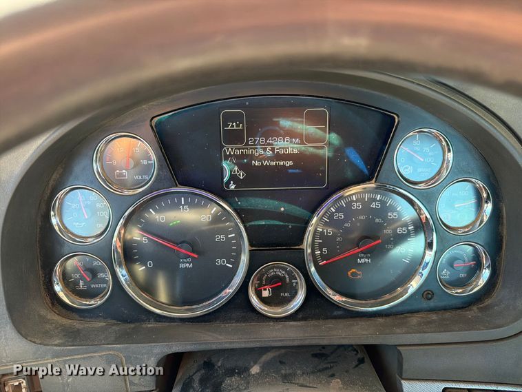 image for item EO8793 2019 Kenworth T880 semi truck