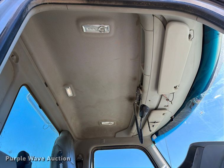 image for item EO8793 2019 Kenworth T880 semi truck