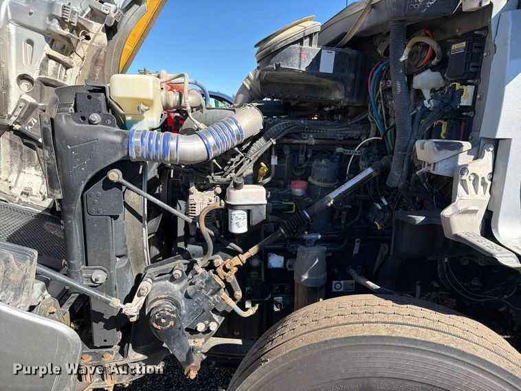 image for item EO8793 2019 Kenworth T880 semi truck