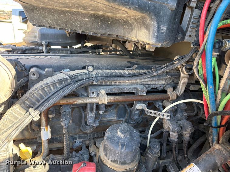 image for item EO8793 2019 Kenworth T880 semi truck