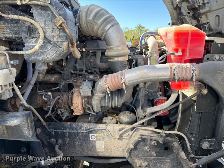 image for item EO8793 2019 Kenworth T880 semi truck
